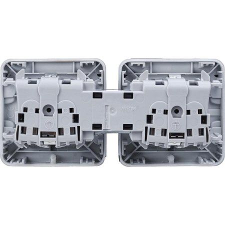 Plexo Серый Розетка с/з 2-ая гориз. с крышкой 16А IP55 | 069576 | Legrand — фото