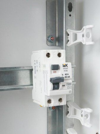 Выключатель дифференциальный (УЗО) R10N 2P 40А 30мА тип AC ARMAT | AR-R10N-2-040C030 | IEK — фото