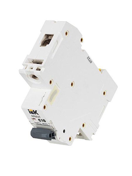 Выключатель автоматический однополюсный M06N 1P C 10А 6кА ARMAT | AR-M06N-1-C010 | IEK — фото